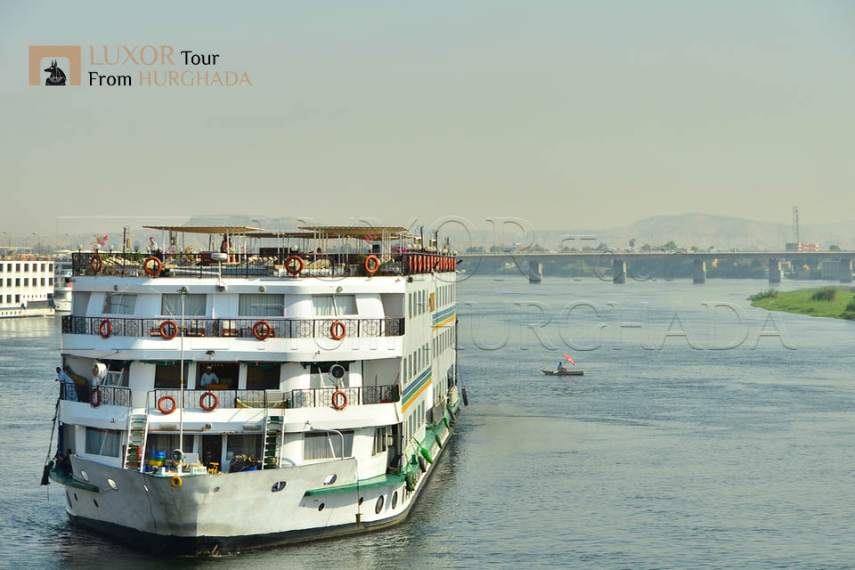 4-Days-Nile-Cruise-Luxor-To-Aswan-Abu-simbelBalloon-From-Hurghada